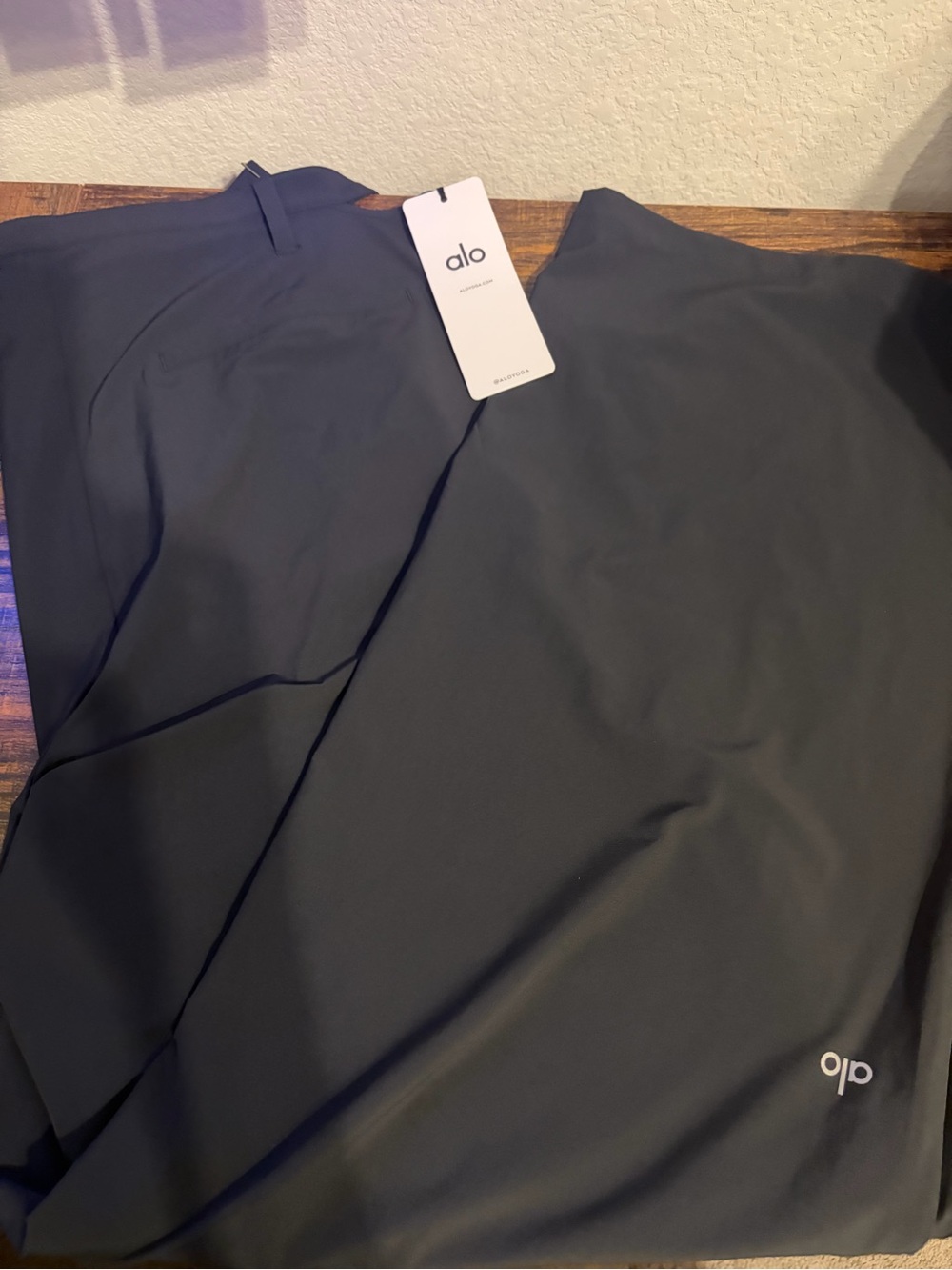 ALO Yoga Black Women's Trousers - Picture 3 of 9